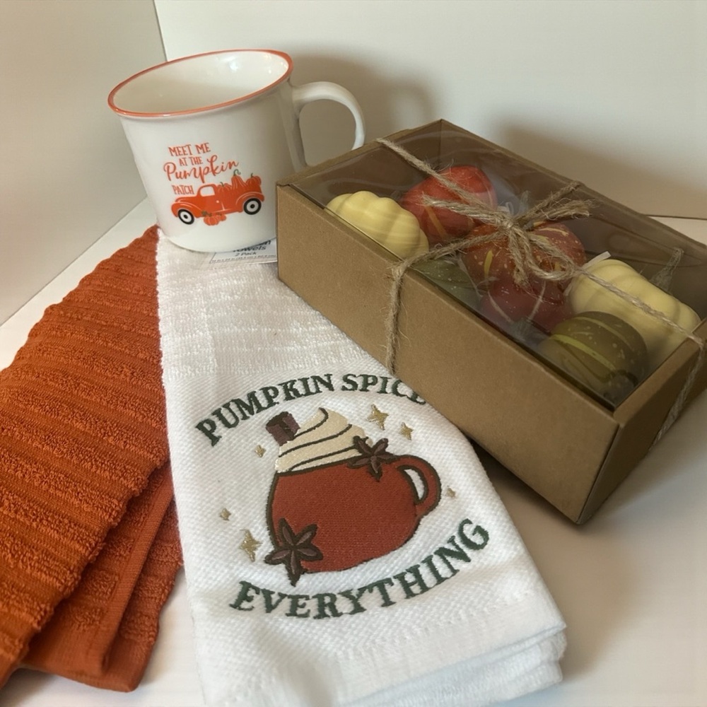 Pumpkin Spice Mug / Coffee Cup &‎ Towel Set with Pumpkin Decor 3 Piece Fall Set